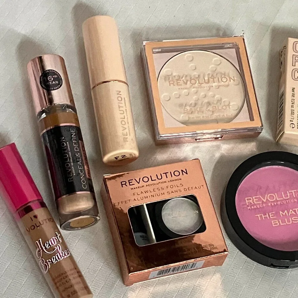 Revolution Makeup Lot Of 10 Concealer Blush Eyeshadow Lipstick Contour & More